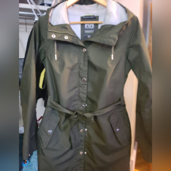 Helly Hansen Women's Lyness II CoatFEATURES of the Helly Hansen Women's Lyness - Picture 3 of 3